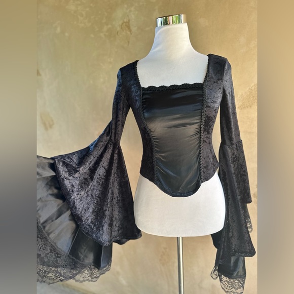 ~Sold~ Vtg Lip Service Black Velvet Renaissance Fairy Bell Lace Sleeves Small - Picture 5 of 12